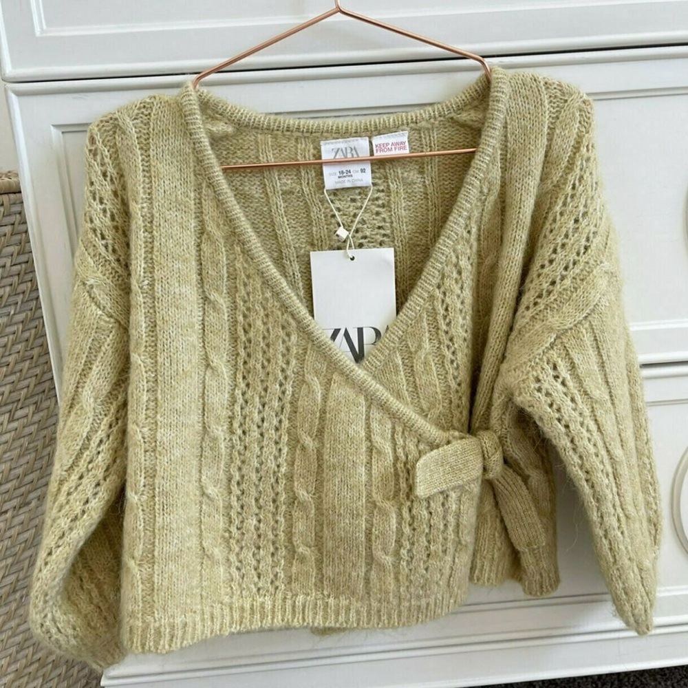 Yellow sweater | ZARA